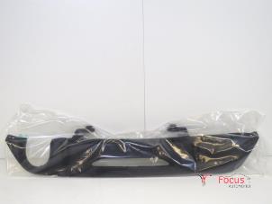 Nieuwe Bumperdeel midden-achter Peugeot 208 II (UB/UH/UP) 1.2 Vti 12V PureTech 130 Prijs € 78,59 Inclusief btw aangeboden door Focus Automotive