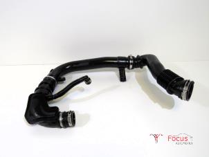 Gebruikte Aanzuigslang Lucht Ford EcoSport (JK8) 1.0 EcoBoost 12V 125 Prijs € 34,95 Margeregeling aangeboden door Focus Automotive