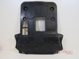 Gebruikte Motor Beschermplaat Fiat 500 (312) 0.9 TwinAir 80 Prijs € 49,95 Margeregeling aangeboden door Focus Automotive