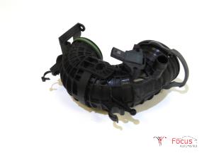 Gebruikte Aanzuigslang Lucht Volkswagen Golf VIII Variant (GC5) 1.5 eTSI 16V Prijs € 59,95 Margeregeling aangeboden door Focus Automotive