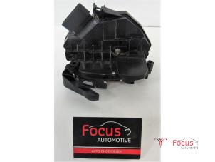 Gebruikte Deurslot Mechaniek 2Deurs links Ford Fiesta 6 (JA8) 1.4 16V Prijs € 14,95 Margeregeling aangeboden door Focus Automotive