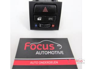 Gebruikte Alarmlicht Schakelaar BMW 3 serie (E90) 318i 16V Prijs € 15,00 Margeregeling aangeboden door Focus Automotive