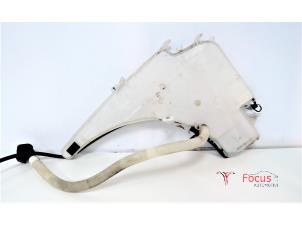 Gebruikte Ruitensproeiertank voor BMW X1 (E84) sDrive 18i 2.0 16V Prijs € 14,95 Margeregeling aangeboden door Focus Automotive