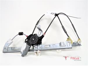 Gebruikte Ruitmechaniek 2Deurs links-voor Peugeot 206+ (2L/M) 1.1 XR,XS Prijs € 20,00 Margeregeling aangeboden door Focus Automotive