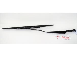 Gebruikte Ruitenwisserarm voor Peugeot 206+ (2L/M) 1.1 XR,XS Prijs € 10,00 Margeregeling aangeboden door Focus Automotive