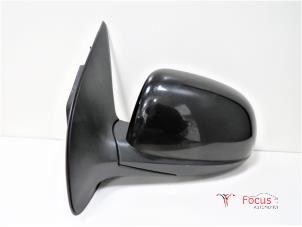 Gebruikte Spiegel Buiten links Hyundai i20 1.2i 16V Prijs € 30,00 Margeregeling aangeboden door Focus Automotive