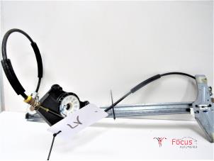 Gebruikte Raammechaniek 2Deurs links-voor Peugeot 307 (3A/C/D) 2.0 16V Prijs € 20,00 Margeregeling aangeboden door Focus Automotive