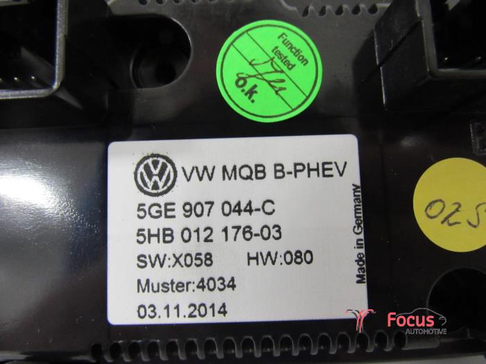 Kachel Bedieningspaneel van een Volkswagen Passat Variant (3G5) 1.4 GTE 16V 2016