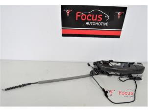 Gebruikte Portiergreep 2Deurs links Volkswagen Golf VI Cabrio (1K) 2.0 TDI 16V Prijs € 48,40 Inclusief btw aangeboden door Focus Automotive