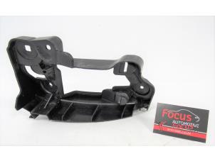 Gebruikte Bumpersteun links-achter Volkswagen CC (358) 1.8 TSI 16V Prijs € 10,00 Margeregeling aangeboden door Focus Automotive