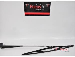 Gebruikte Ruitenwisserarm voor Ford Transit 2.2 TDCi 16V Prijs € 5,00 Margeregeling aangeboden door Focus Automotive