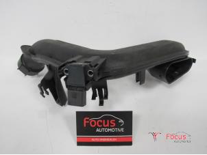 Gebruikte Intercooler Buis Volkswagen Polo V (6R) 1.0 TSI 12V BlueMotion Technology Prijs € 42,35 Inclusief btw aangeboden door Focus Automotive