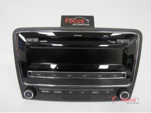 Gebruikte Radio CD Speler Skoda Superb Combi (3TAC/TAF) 2.0 TDI 16V 4x4 Prijs € 181,50 Inclusief btw aangeboden door Focus Automotive