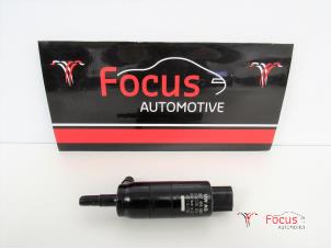 Gebruikte Pomp koplampsproeier Skoda Superb Combi (3TAC/TAF) 2.0 TDI 16V 4x4 Prijs € 24,20 Inclusief btw aangeboden door Focus Automotive