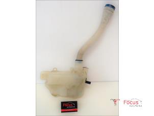 Gebruikte Ruitensproeiertank voor Citroen C4 Picasso (UD/UE/UF) 1.6 HDiF 16V 110 Prijs € 15,00 Margeregeling aangeboden door Focus Automotive