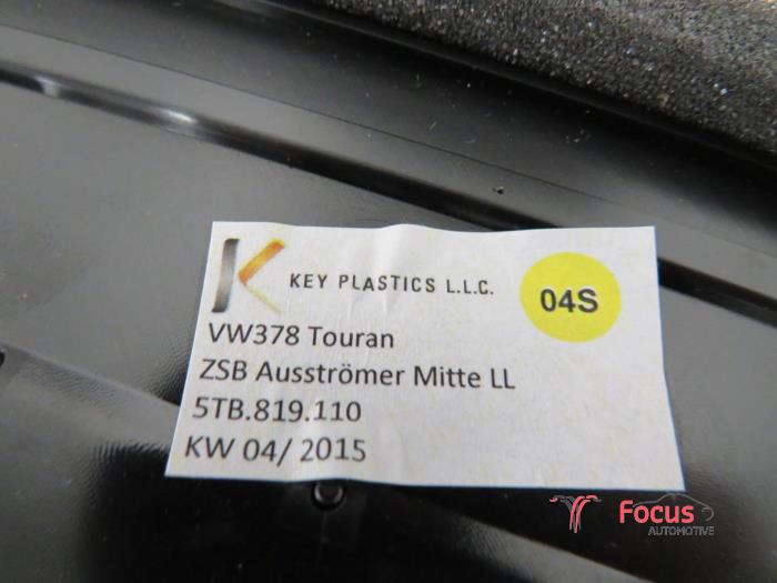 Luchtrooster Dashboard van een Volkswagen Touran (5T1) 1.4 TSI 2015