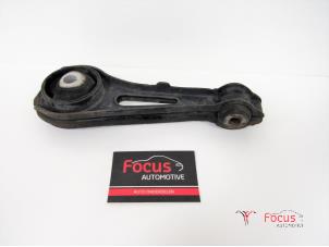 Gebruikte Versnellingsbak Steun Renault Twingo II (CN) 1.2 16V Prijs € 15,00 Margeregeling aangeboden door Focus Automotive