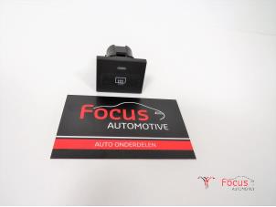 Gebruikte Verwarmingsschakelaar Achterruit Ford Focus C-Max 1.8 TDCi 16V Prijs € 7,50 Margeregeling aangeboden door Focus Automotive