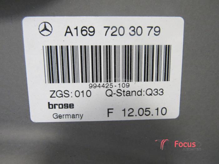 Ruitmechaniek 4Deurs rechts-voor van een Mercedes-Benz B (W245,242) 1.5 B-160 16V 2010