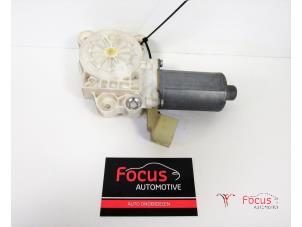 Gebruikte Portierruitmotor Mercedes CLS (C219) 500 5.0 V8 24V Prijs € 50,00 Margeregeling aangeboden door Focus Automotive