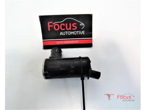 Gebruikte Ruitensproeierpomp achter Kia Picanto (TA) 1.2 16V Prijs € 15,00 Margeregeling aangeboden door Focus Automotive