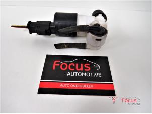 Gebruikte Ruitensproeierpomp voor Citroen Berlingo Cinqspace, Multispace 1.6i Prijs € 10,00 Margeregeling aangeboden door Focus Automotive