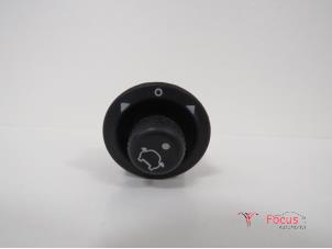 Gebruikte Spiegel Schakelaar Ford Ka I 1.3i (96 EEC) Prijs € 10,00 Margeregeling aangeboden door Focus Automotive