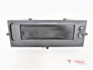 Gebruikte Display Interieur Renault Clio III Estate/Grandtour (KR) 1.2 16V 75 Hi-Flex Prijs € 35,00 Margeregeling aangeboden door Focus Automotive
