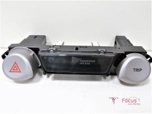 Gebruikte Paniekverlichtings Schakelaar Hyundai i20 1.2i 16V Prijs € 7,50 Margeregeling aangeboden door Focus Automotive