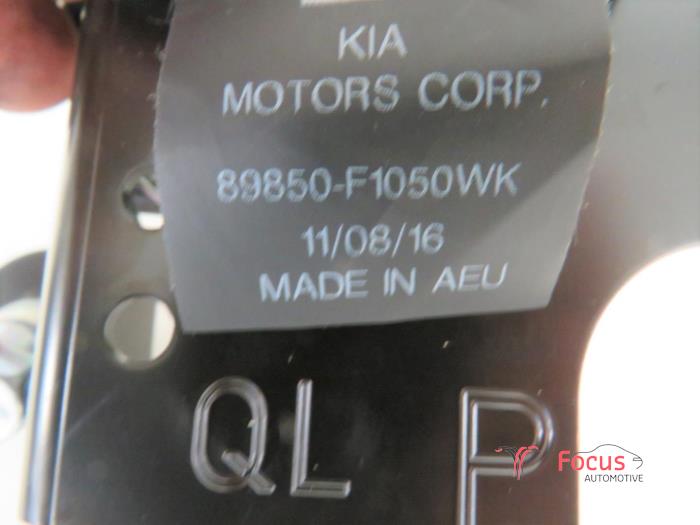 Veiligheidsgordel midden-achter van een Kia Sportage (QL) 2.0 CRDi 185 16V VGT 4x4 2016
