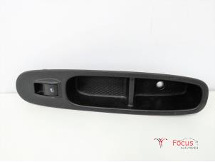 Gebruikte Ruit schakelaar elektrisch Fiat Punto Evo (199) 1.3 JTD Multijet 85 16V Euro 5 Prijs € 10,00 Margeregeling aangeboden door Focus Automotive