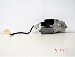 Gebruikte Schuifdak Motor Peugeot 308 SW (4E/H) 1.6 HDi 16V FAP Prijs € 75,00 Margeregeling aangeboden door Focus Automotive