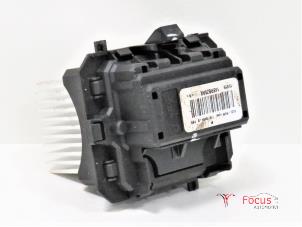 Gebruikte Kachel Weerstand Renault Grand Scénic III (JZ) 1.6 dCi Prijs € 40,00 Margeregeling aangeboden door Focus Automotive