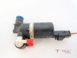 Gebruikte Ruitensproeierpomp voor Renault Grand Scénic III (JZ) 1.6 dCi Prijs € 15,00 Margeregeling aangeboden door Focus Automotive