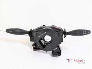 Gebruikte Licht + Raw Schakelaar Ford Fiesta 5 (JD/JH) 1.3 Prijs € 30,00 Margeregeling aangeboden door Focus Automotive