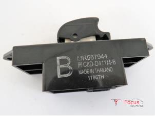 Gebruikte Elektrisch Raam Schakelaar Mitsubishi Colt (Z2/Z3) 1.1 12V Prijs € 10,00 Margeregeling aangeboden door Focus Automotive