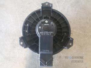 Gebruikte Kachel Ventilatiemotor Toyota Yaris II (P9) 1.0 12V VVT-i Prijs € 18,00 Margeregeling aangeboden door Autodeleninkleur