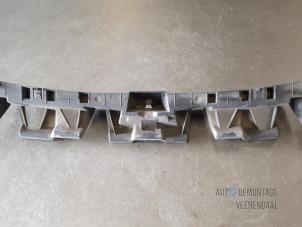 Gebruikte Bumperframe achter Renault Megane II (BM/CM) 1.4 16V 98 Prijs € 20,00 Margeregeling aangeboden door Autodeleninkleur