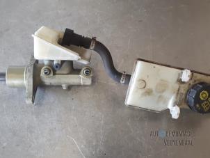 Gebruikte Hoofdremcilinder Ford Focus 2 1.6 16V Prijs € 20,00 Margeregeling aangeboden door Autodeleninkleur