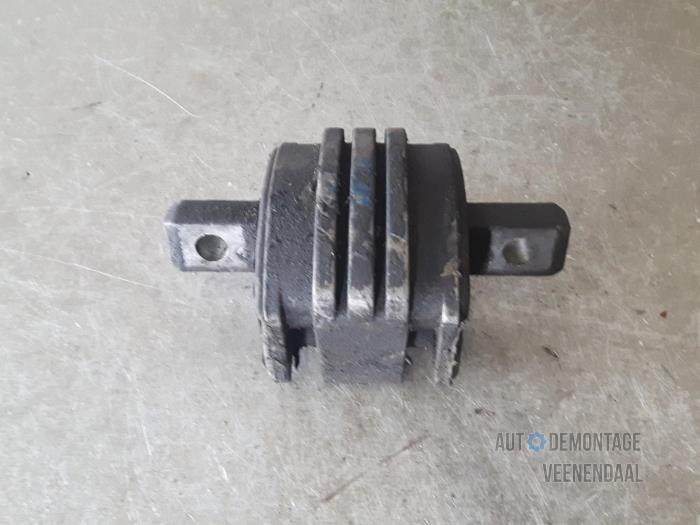 Gebruikte Motorrubber Mercedes E Combi (S210) 3.0 E-300 TD 24V Prijs € 20,00 Margeregeling aangeboden door Autodeleninkleur