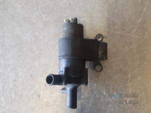 Gebruikte Waterpomp Mercedes E Combi (S210) 3.0 E-300 TD 24V Prijs € 35,00 Margeregeling aangeboden door Autodeleninkleur