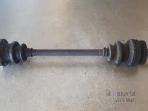 Gebruikte Aandrijfas links-achter Mercedes E Combi (S210) 3.0 E-300 TD 24V Prijs € 75,00 Margeregeling aangeboden door Autodeleninkleur