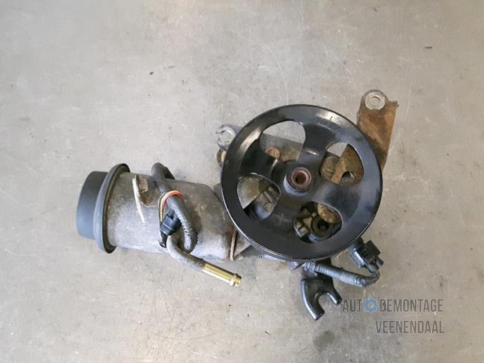 Gebruikte Pomp Servo Toyota Yaris (P1) 1.3 16V VVT-i Prijs € 65,00 Margeregeling aangeboden door Autodeleninkleur