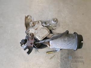 Stuurpomp van een Toyota Yaris (P1) 1.3 16V VVT-i 2002
