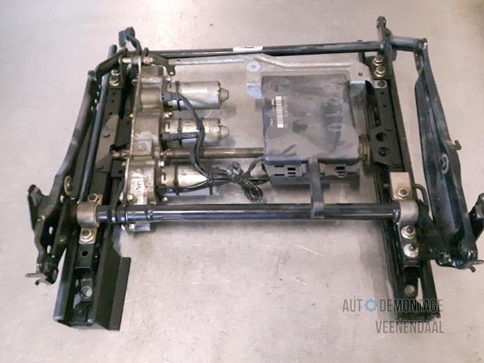 Gebruikte Stoelframe Mercedes E Combi (S210) 3.0 E-300 TD 24V Prijs € 100,00 Margeregeling aangeboden door Autodeleninkleur