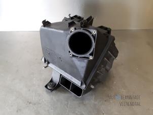 Gebruikte Luchtfilterhuis Volkswagen Passat Variant Syncro/4Motion (3B5) 2.8 30V Syncro Prijs € 44,00 Margeregeling aangeboden door Autodeleninkleur