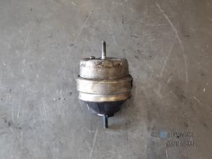 Gebruikte Motorrubber Volkswagen Passat Variant Syncro/4Motion (3B5) 2.8 30V Syncro Prijs € 16,50 Margeregeling aangeboden door Autodeleninkleur