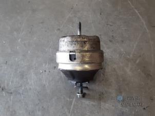 Gebruikte Motorrubber Volkswagen Passat Variant Syncro/4Motion (3B5) 2.8 30V Syncro Prijs € 16,50 Margeregeling aangeboden door Autodeleninkleur