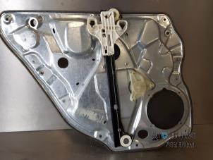 Gebruikte Raammechaniek 4Deurs rechts-achter Volkswagen Polo IV (9N1/2/3) 1.2 12V Prijs € 19,80 Margeregeling aangeboden door Autodeleninkleur