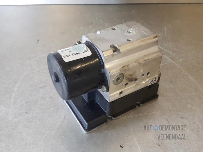 Gebruikte ABS Pomp Opel Vectra C GTS 3.2 V6 24V Prijs € 49,50 Margeregeling aangeboden door Autodeleninkleur